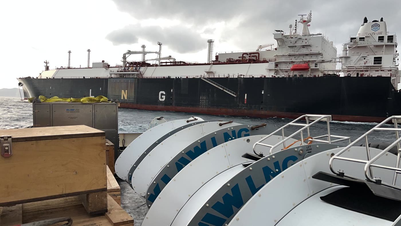 Yokohama fenders alongside an LNG carrier